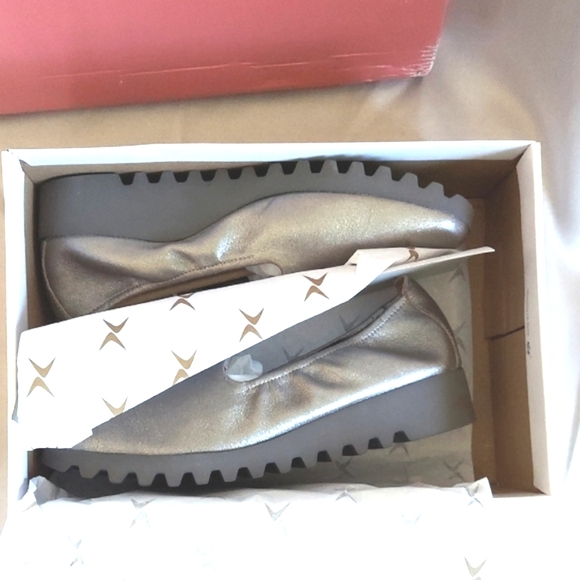 Aetrex Shoes, Size 8.5, Genuine Leather, Loafer Slip-on Silver, Arch Support NEW - Picture 6 of 11